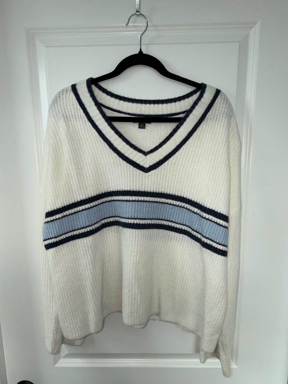 Wild Fable Cream & Navy Varsity Stripe V-Neck Sweater – Size XXL - Picture 2 of 6